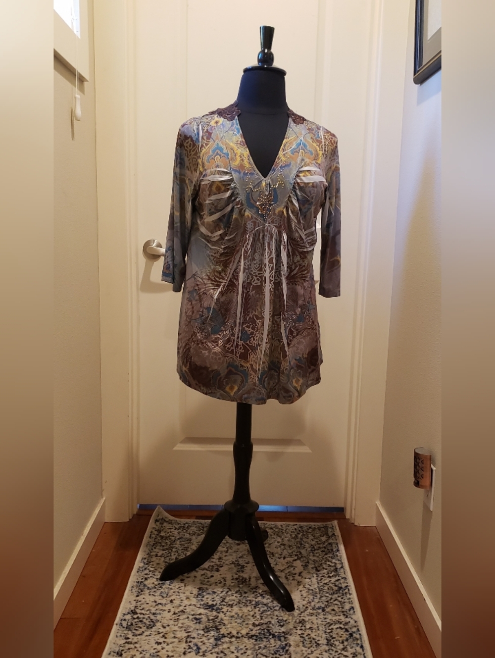Unity World Wide Printed V-Neck Tunic Top in Blue and Taupe With Lace Back